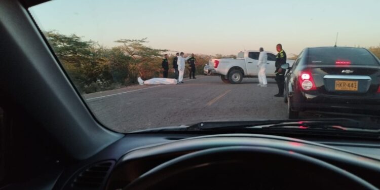 Autoridades continúan investigando la muerte de hombre hallado en la vía Uribia – Cuatro Vías