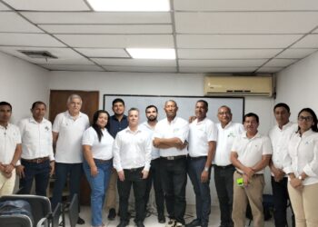 Air-e se reúne con empresarios de La Guajira, para impulsar la autogeneración de energía