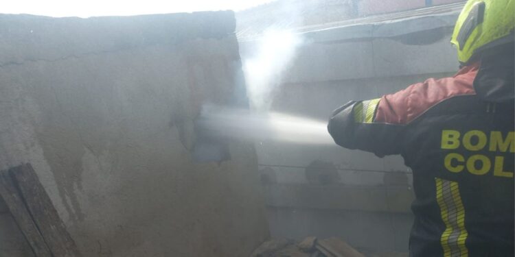 Un cortocircuito interno fue la causa del incendio en un local en el Mercado Nuevo de Riohacha