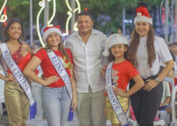 Con el inicio de las novenas navideñas, el alcalde Genaro enciende la magia de la navidad en Riohacha