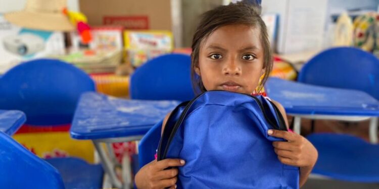 Estudiantes de instituciones educativas de Maicao y Uribia reciben dotación y equipos tecnológicos