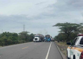 Madres comunitarias levantan bloqueo en la vía Maicao – Riohacha tras acuerdos para los pagos atrasados
