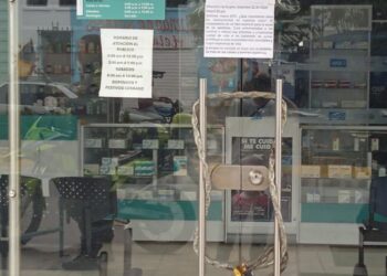 La droguería Cafam en Villanueva permaneció  cerrada con candados y cadenas, como señal de protesta
