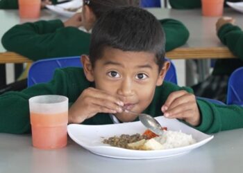 Programa de Alimentación Escolar no está en riesgo para el 2025 en Colombia