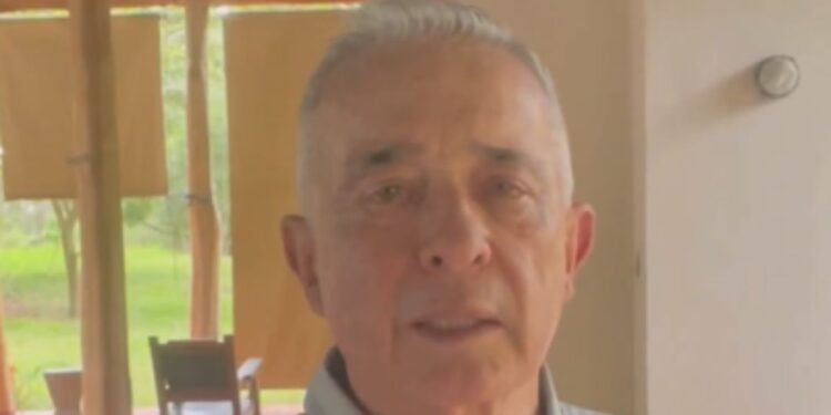 Expresidente Uribe asegura que la JEP miente tras hallazgo en La Escombrera