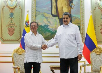 ¿Le conviene a Colombia la ausencia de Petro en la posesión de Maduro?