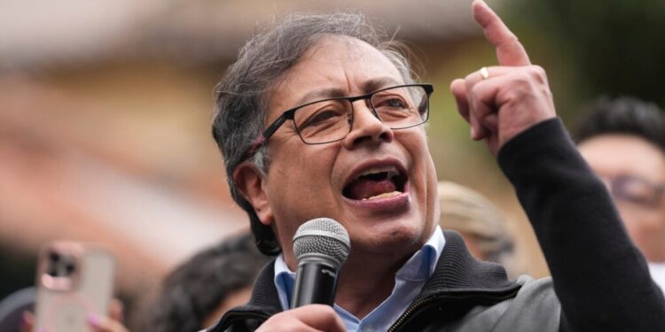 “El ELN ha escogido el camino de la guerra y guerra tendrá”: Gustavo Petro