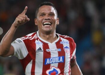 Carlos Bacca envía mensaje a James Rodríguez ante posible fichaje al Junior de Barranquilla