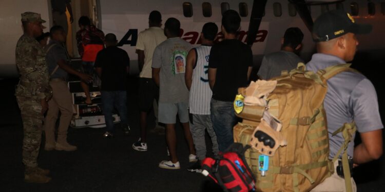 Panamá deportó a más de 40 colombianos, algunos con antecedentes criminales