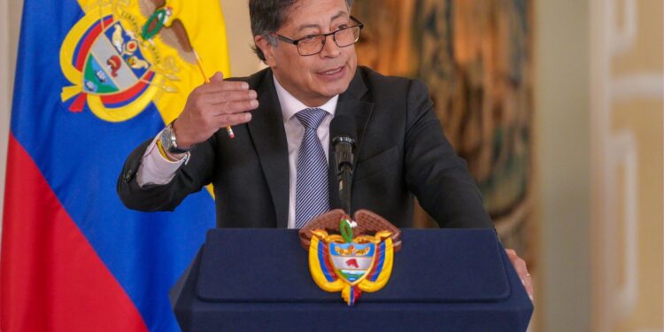 Gustavo Petro sostiene que las EPS «ocultaron y manipularon datos para determinar la UPC de 2025»