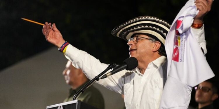 Gustavo Petro ordenó la reducción de tarifas de energía en Colombia