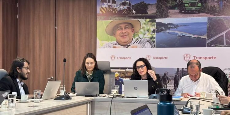 Ministra de Transporte solicitó al Ministerio Público verificar acuerdos del paro de camioneros