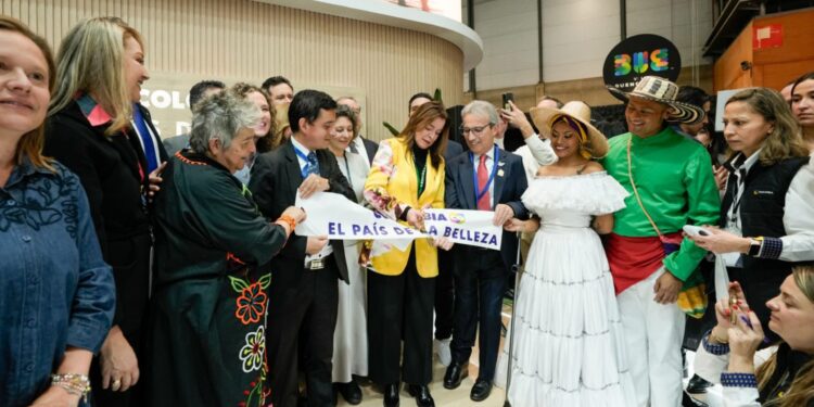 Colombia inauguró su stand en la Feria Internacional de Turismo de Madrid con experiencias inspiradas en Macondo