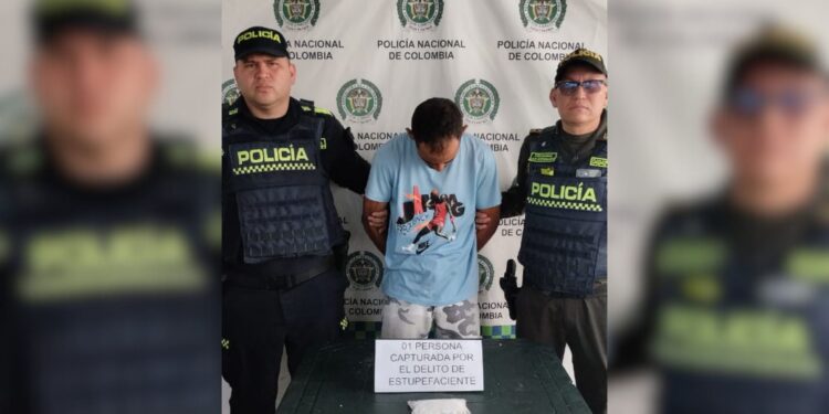 Capturado hombre con 37 bolsas plásticas de base de cocaína en el barrio Centro de Maicao
