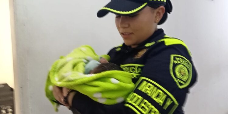 Policía rescató a un bebé recién nacido abandonado en el Distrito de Riohacha