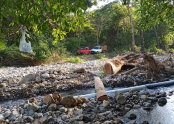Fuerte aguacero arrasó con tubería que suministra agua potable en zona rural de Barrancas