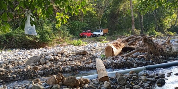 Fuerte aguacero arrasó con tubería que suministra agua potable en zona rural de Barrancas