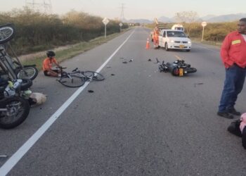 Triple choque deja solo daños materiales en la vía Los Haticos – San Juan del Cesar