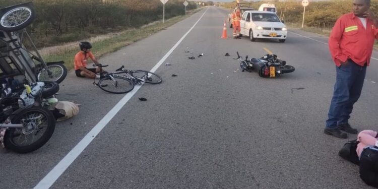 Triple choque deja solo daños materiales en la vía Los Haticos – San Juan del Cesar