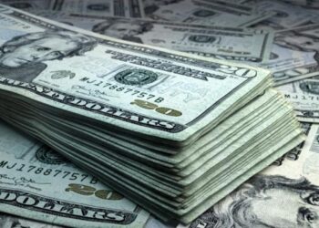 Dólar inició la semana a la baja, debido al incremento del precio del petróleo