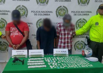 Tres personas capturadas, droga y un arma de fuego incautada