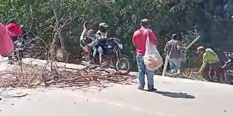 Se levanta bloqueo en la entrada al corregimiento de Mayapo en la vía Riohacha – Maicao