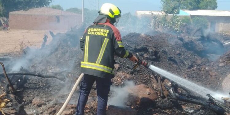 El Cuerpo de Bomberos de Villanueva controla dos emergencias de incendios provocadas por quemas de basura