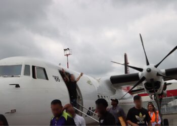 Continúan llegando vuelo de colombianos deportados, siete de ellos esposados por antecedentes
