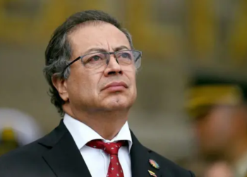 Críticas a Petro por referirse a portadores de VIH como «contaminantes»