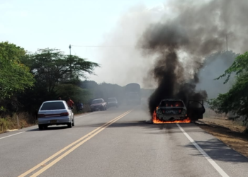 Vehículo se incendia en la vía Maicao – Albania sin dejar heridos
