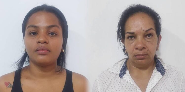 Capturan a dos mujeres por hurto de celulares durante la Batalla de Flores en ‘Santoto’