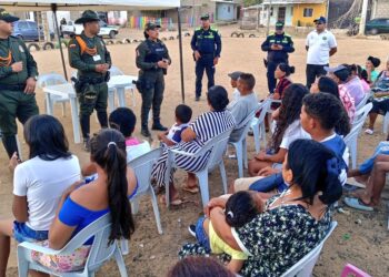 Policía de La Guajira realiza encuentro comunitario en el barrio La Mano de Dios en Riohacha