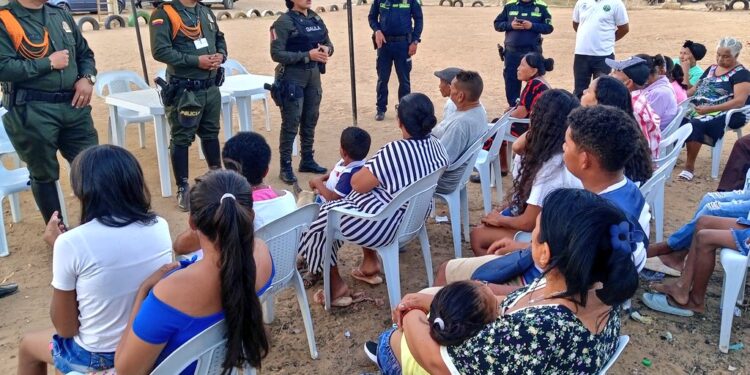 Policía de La Guajira realiza encuentro comunitario en el barrio La Mano de Dios en Riohacha
