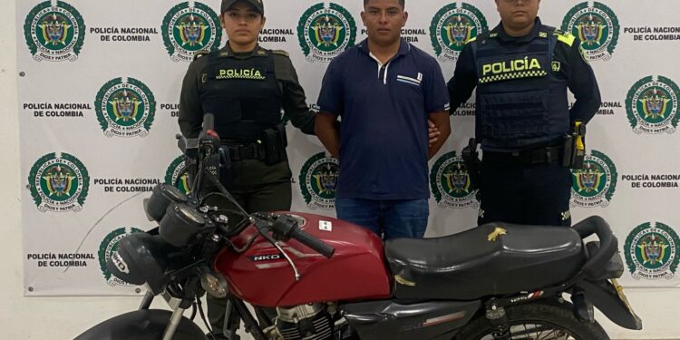 Capturan a hombre por hurto de celular a una mujer en el Centro de Riohacha