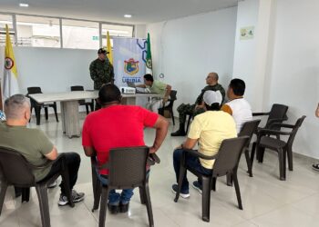 Gaula Militar realiza campaña de prevención contra extorsión y secuestro dirigida a comerciantes de Uribia
