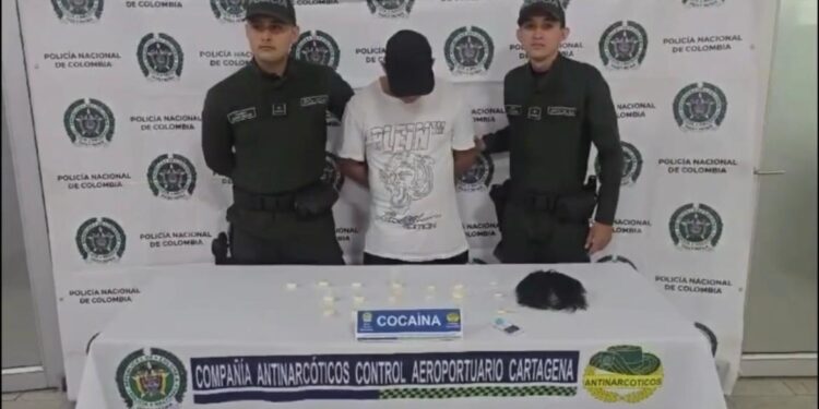 Capturan en Cartagena a un hombre que intentó traficar cocaína oculta en una peluca
