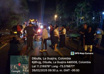 Wayuú y campesinos bloquean la Troncal del Caribe en Campana Nuevo por incumplimiento de acuerdos