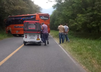 Grupos armados imponen su control en el norte del Cauca y paralizan el transporte