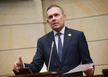 Cepeda exige a Petro que deje de amenazar al Congreso ante críticas y sugerencias de movilizaciones sociales