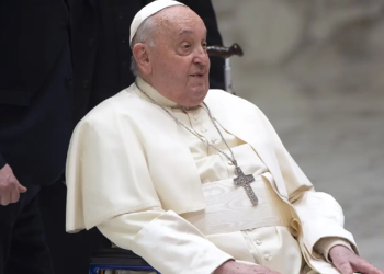 Papa Francisco enfrenta neumonía y un cuadro clínico complejo, según el Vaticano