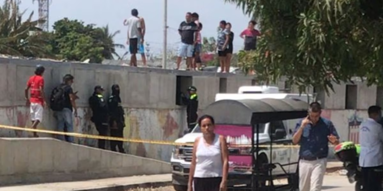 Hombre fue asesinado y arrojado desde un taxi en Rebolo, según denuncia de su familia