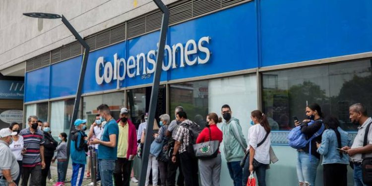 Exdirectivos de Colpensiones enfrentan cargos por presuntas irregularidades en contratos millonarios