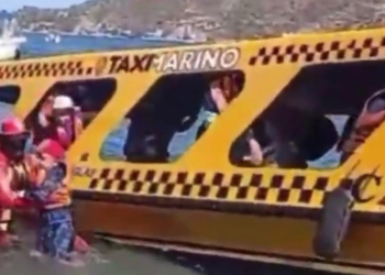 Lancha se hunde en playa de Santa Marta y causa pánico entre turistas