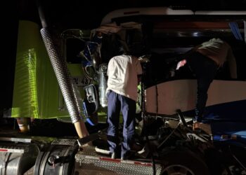 Tres muertos y 25 heridos dejó un choque entre un tractocamión y un interdepartamental en la vía Santa Marta – La Guajira