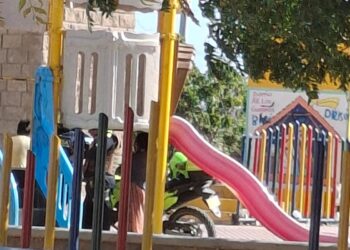 A una pareja le imponen comparendo por actos sexuales en un parque público en Uribia