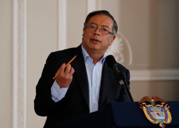 Senadora del partido Centro Democrático denuncia a Petro por traición, espionaje y prevaricato
