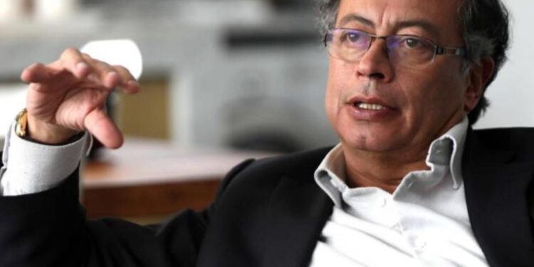 La sotana del cura guerrillero Camilo Torres será declarada patrimonio nacional por el presidente Petro