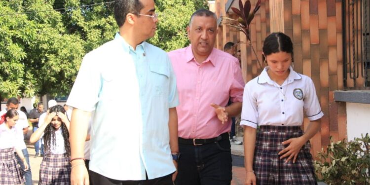 Gobernador de La Guajira, inspecciona el PAE en su recorrido en el sur del departamento