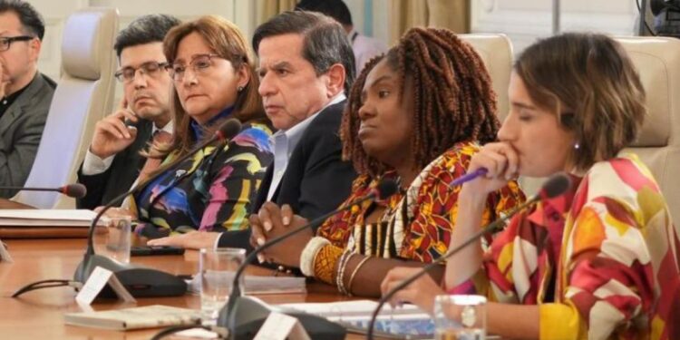 4 de febrero, un día de boxeo diplomático