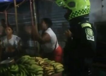 Alteración del orden público entre vendedores informales y cobra diarios en el mercado viejo de Riohacha